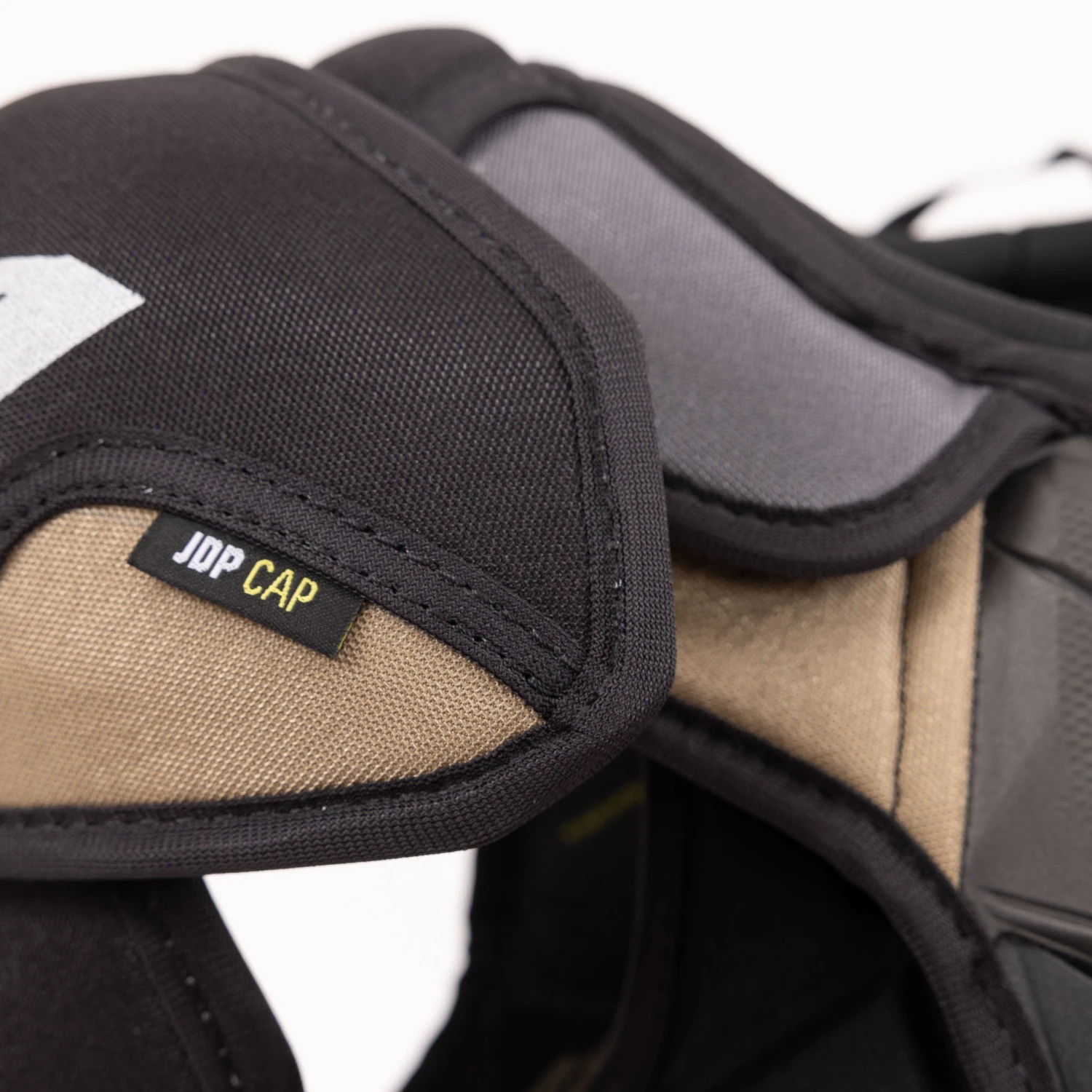 CCM Tacks AS580 Junior Hockey Shoulder Pads 10 CCM Tacks AS580 Junior Hockey Shoulder Pads - Image 8